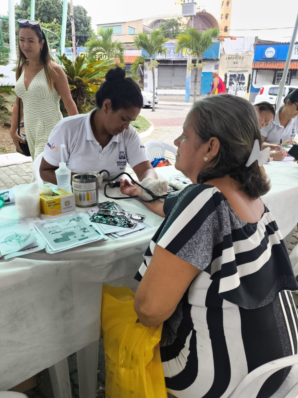 Ação “A Praça é Delas” oferece serviços e atividades voltadas ao público feminino em Arraial do Cabo