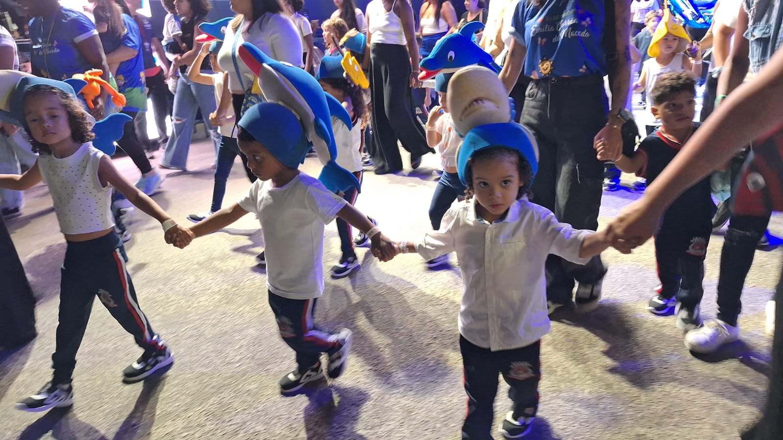 Reviva os melhores momentos do desfile cívico das escolas de Arraial do Cabo